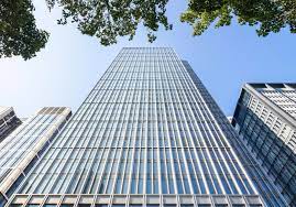 Looking up from the street at Contora The Marienturm Frankfurt - TAUNUSANLAGE 9-10 · 60329 FRANKFURT AM MAIN with trees in the foreground