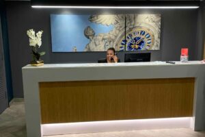 The receptio area at NYC Office Suites - The Graybar Building, 420 Lexington Avenue 44th Street, New York, NY 10170