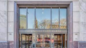 The entrance of the Regus - One Pierrepont Plaza, 300 Cadman Plaza West, Brooklyn Heights, NY 11201 office space property