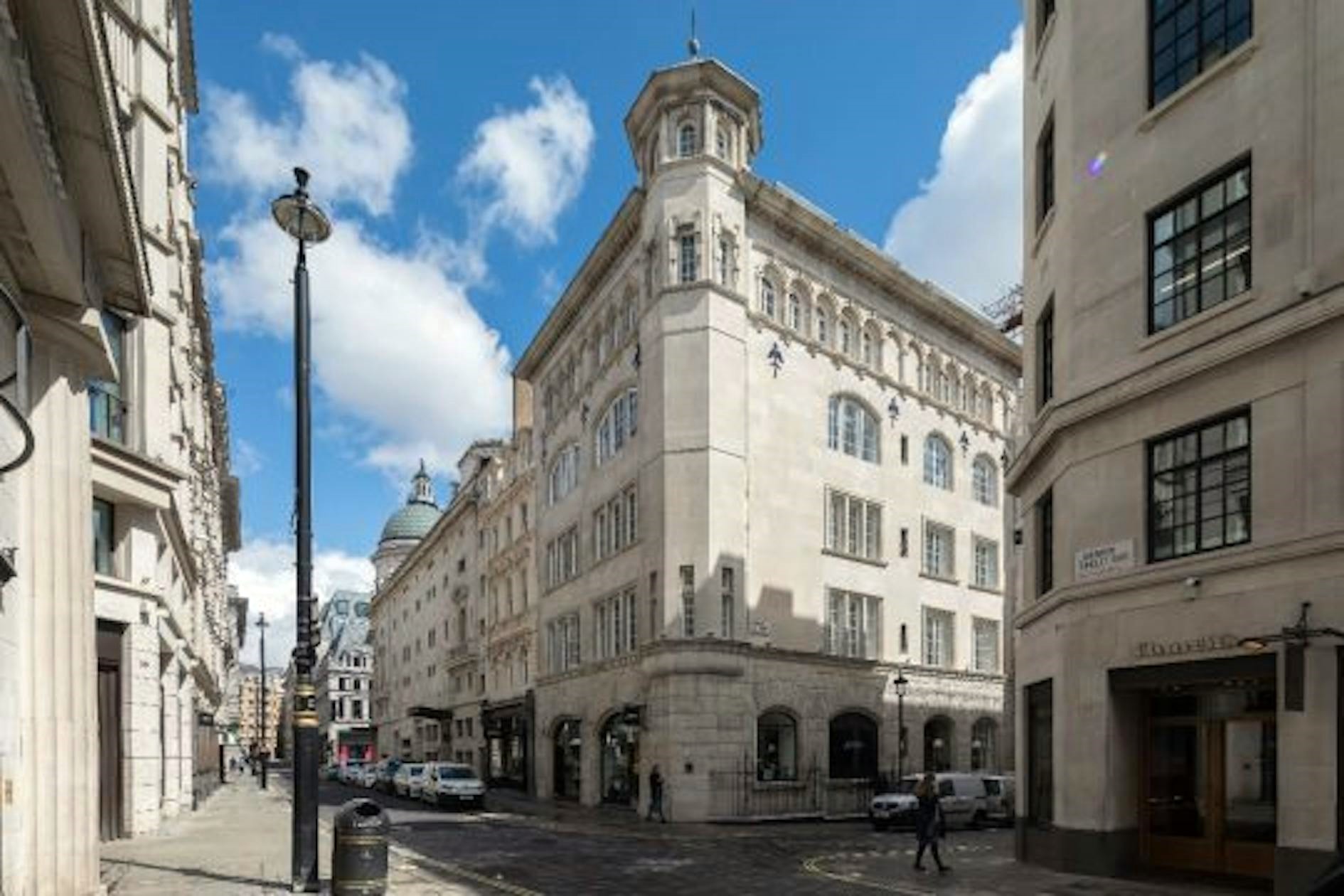 External shot of Sub800 - 112 Jermyn Street, London, SW1Y 6LS on a sunny day