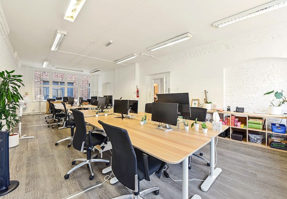 Plus and play office space at Sub800 - 98 Leonard Street, London EC2A 4RH