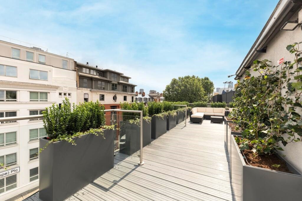A roof terrace at the Sub800 - Carlyle House, 235-237 Vauxhall Bridge Road, London, SW1V 1EJ office building