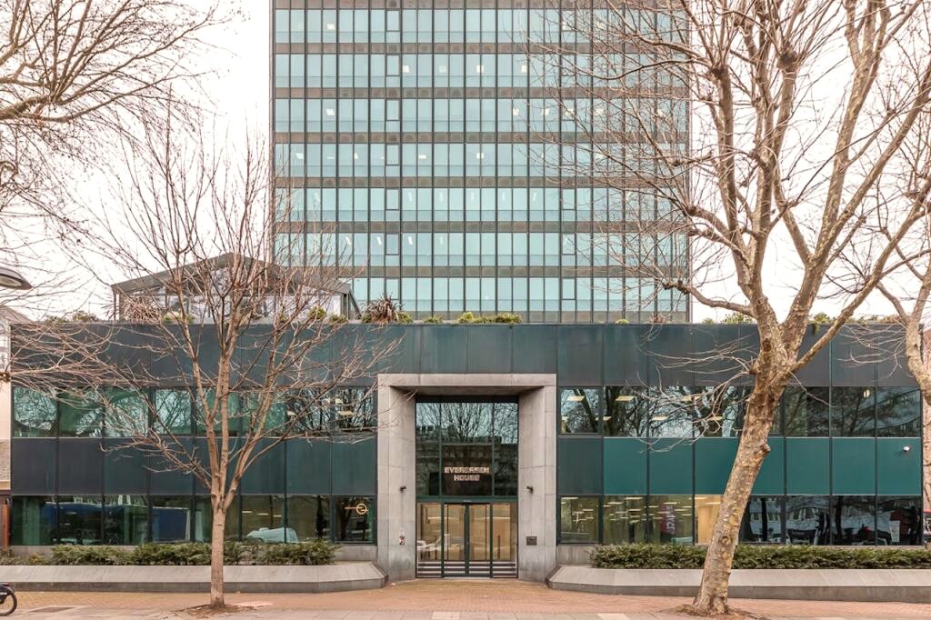 External shot showing the entrance of the Sub800 - Evergreen House, 160 Euston Road, London, NW1 1LN office tower