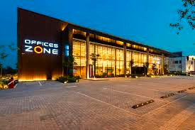 A shot of Offices Zone - 6629 King Abdul Aziz Branch Road, King Salman Neighbourhood, Riyadh 12432 at night with car parking in the foreground