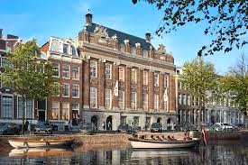 The external facade facing the canal of Industrious - The Gent, Herengracht 208, 1016 BS Amsterdam, Netherlands